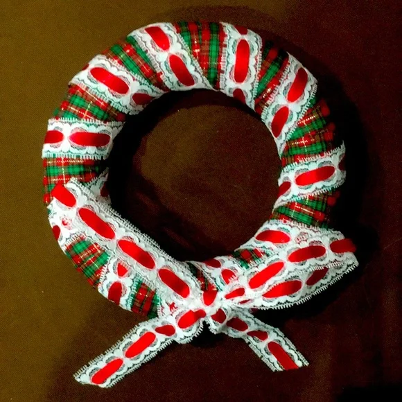 Hand Made Mini Christmas Wreath - Picture 3 of 7